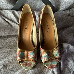 Madden Girl platform heel size 7